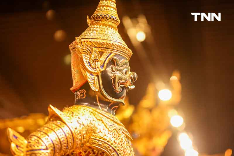 งดงาม วิจิตรตระการตา ชมเรือพระราชพิธียามค่ำคืน