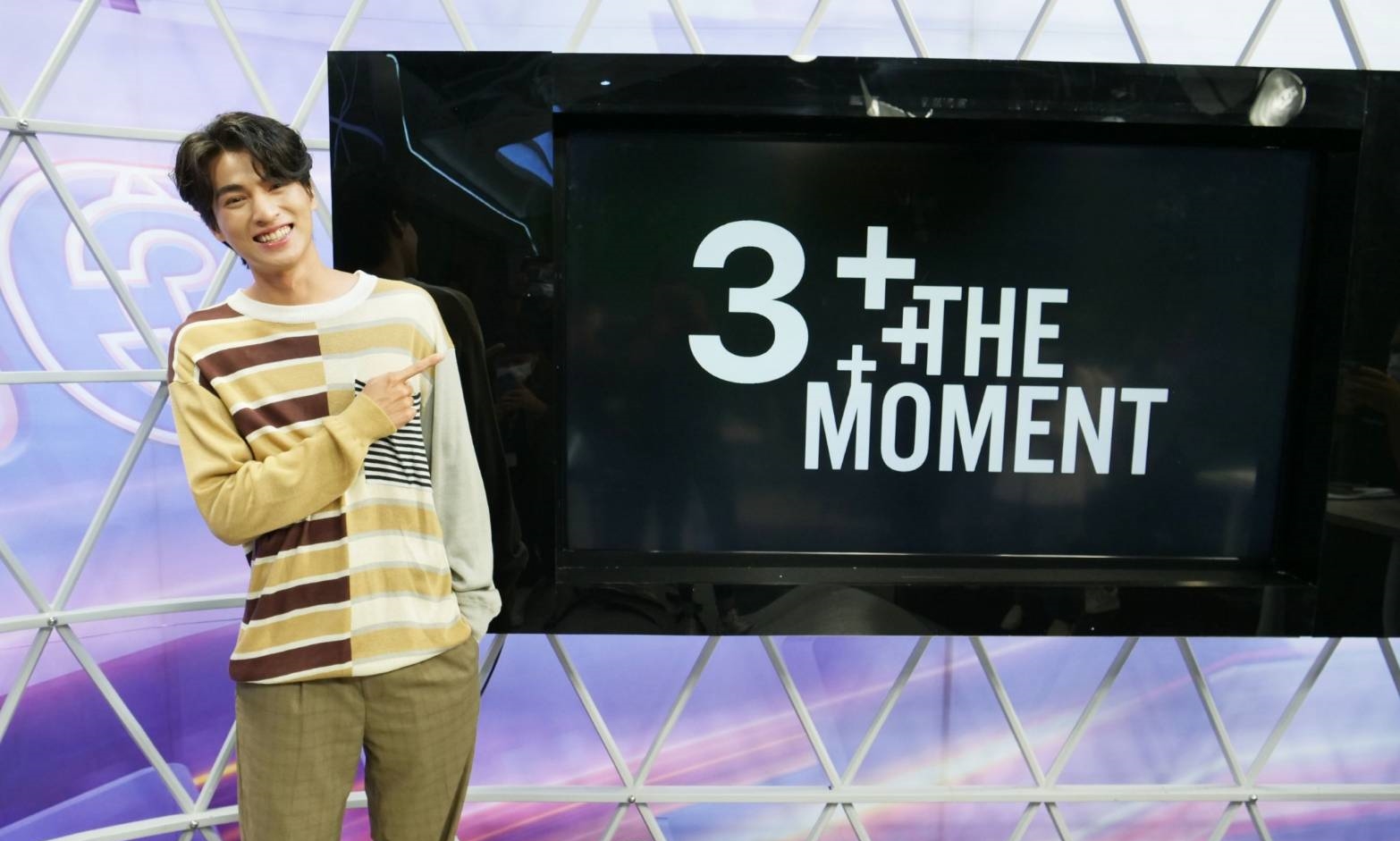 จัดหนัก! แฟนคลับหอบของเซอร์ไพรส์ต้อนรับ กลัฟ คณาวุฒิ หลังเซ็นสัญญาช่อง 3