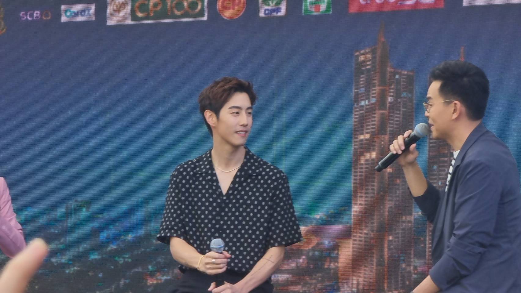 มาร์ค ต้วน ทำแฟนคลับสุดฟิน ส่งวิ้งค์ให้กับทุกคน 