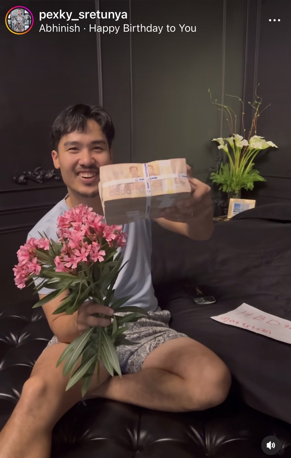 เป็กกี้ เซอร์ไพรส์ของขวัญวันเกิดชุดใหญ่ เงินสด 1 ล้านบาท ให้สามี