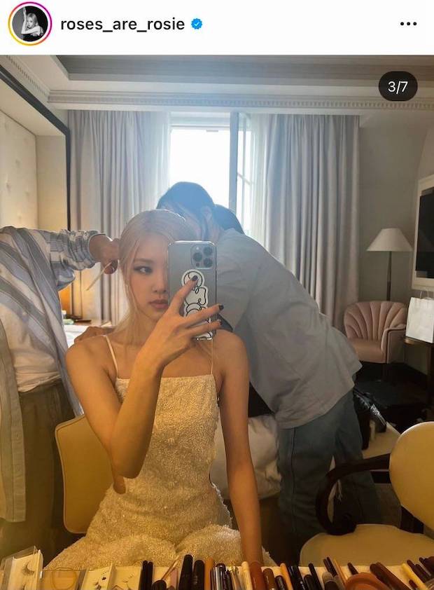 ลุคเจ้าหญิงคิวต์ & เซ็กซี่!! ‘โรเซ่ BLACKPINK’ ลัดฟ้าร่วมอีเวนต์แบรนด์หรูที่ลอนดอน