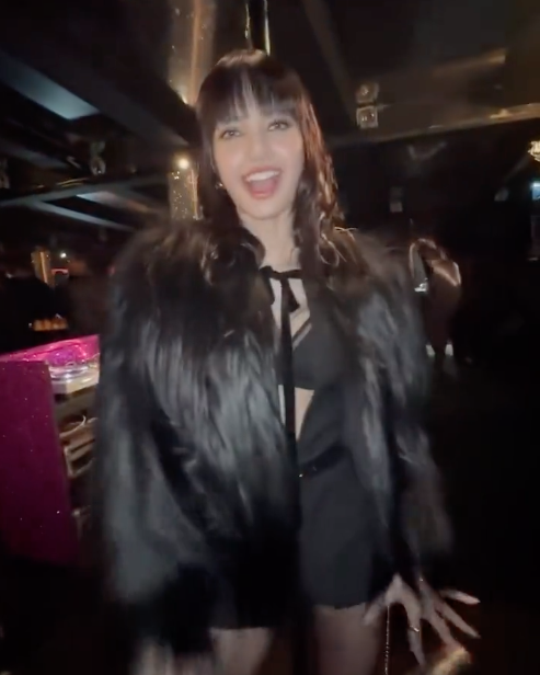 แซ่บยกกำลัง!! ‘ลิซ่า - พีพี’ อวดลุคเท่ห์เซ็กซี่ ร่วมชมแฟชั่นโชว์ CELINE ที่ปารีส แซ่บยกกำลัง!! ‘ลิซ่า - พีพี’ อวดลุคเท่ห์เซ็กซี่ ร่วมชมแฟชั่นโชว์ CELINE ที่ปารีส