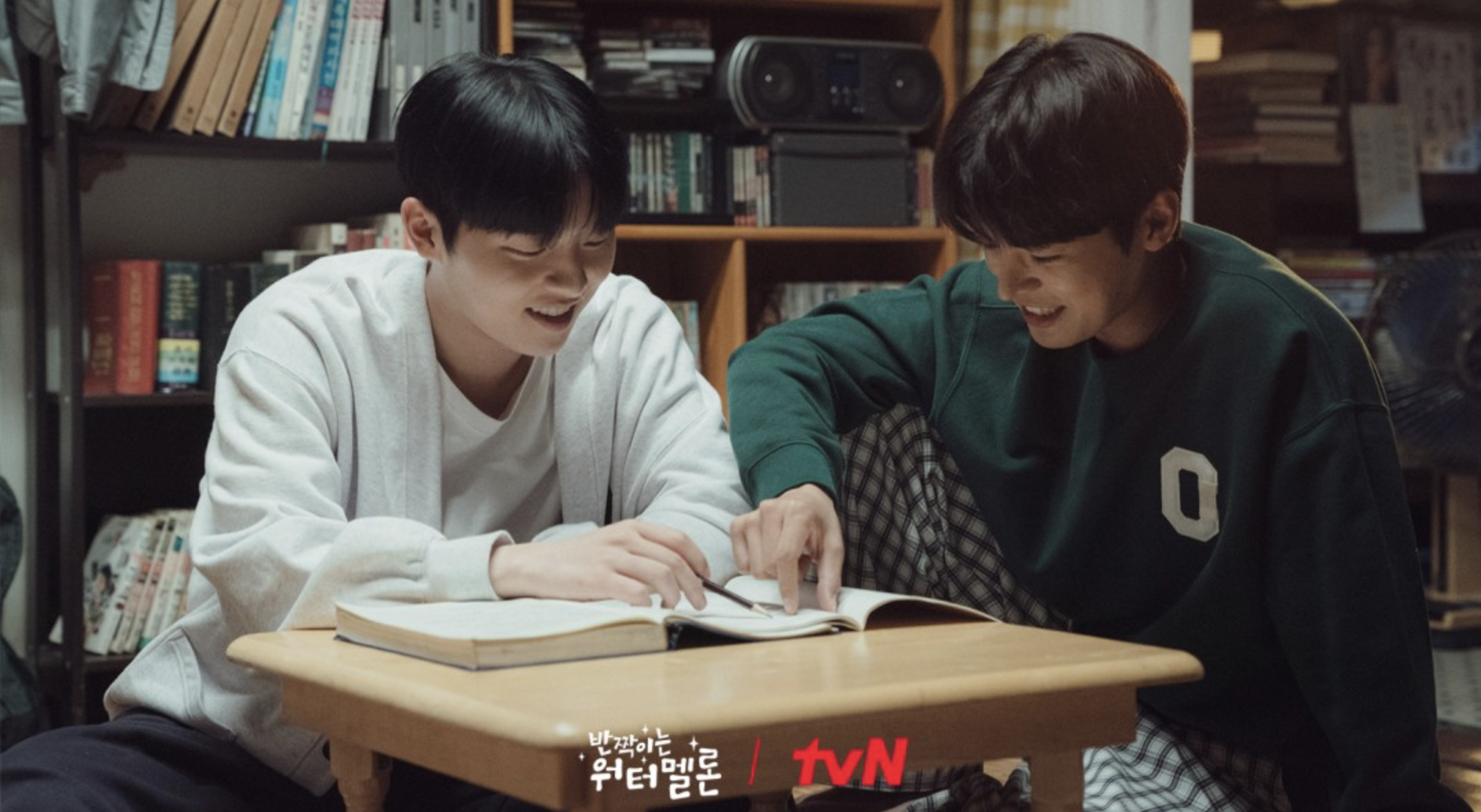 รีวิว Twinkling Watermelon เมื่อชายคนหนึ่งย้อนเวลาไปเจอพ่อตัวเองอีกครั้ง รีวิว Twinkling Watermelon เมื่อชายคนหนึ่งย้อนเวลาไปเจอพ่อตัวเองอีกครั้ง