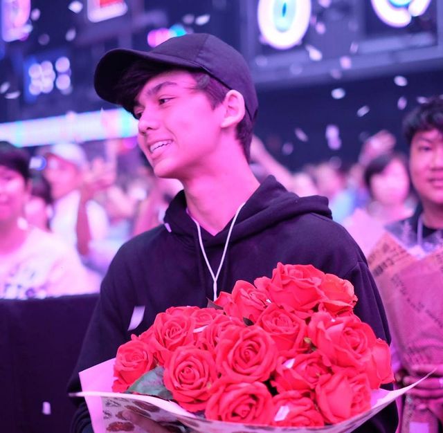  เปิดวาร์ป “น้องทิกเกอร์” ลูกชาย “นิโคล” หล่อเข้มหุ่นดีในวัย 16 ปี จน “แมว จิรศักดิ์” ยังงง สาวๆแห่เรียกพ่อ 