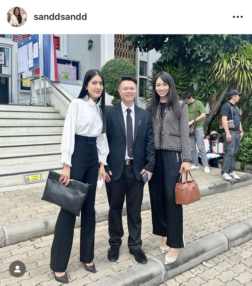 แซน ควง กระติก พร้อมทนายเข้าพบศาลอาญาตามกำหนด 