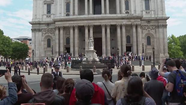 ‘แฮร์รี่ - เมแกน’ เข้าร่วม!! ฉลอง ‘ควีนเอลิซาเบธที่ 2’ ครองราชย์ครบ 70 ปี (มีคลิป) ‘แฮร์รี่ - เมแกน’ เข้าร่วม!! ฉลอง ‘ควีนเอลิซาเบธที่ 2’ ครองราชย์ครบ 70 ปี (มีคลิป)