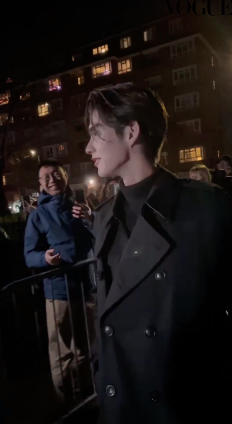 หล่อปังระดับโลก!! ประมวลลุค 'ไบร์ท วชิรวิชญ์' ประชันซุปตาร์โลก ชมแฟชั่นโชว์ลอนดอน หล่อปังระดับโลก!! ประมวลลุค 'ไบร์ท วชิรวิชญ์' ประชันซุปตาร์โลก ชมแฟชั่นโชว์ลอนดอน