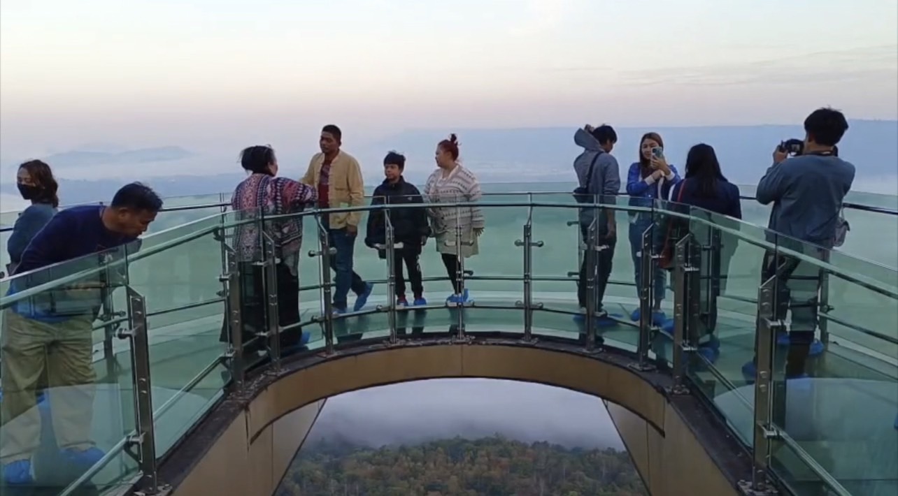 เปิดภาพ ทะเลหมอก ริมโขงที่สกายวอล์ควัดผาตากเสื้อ