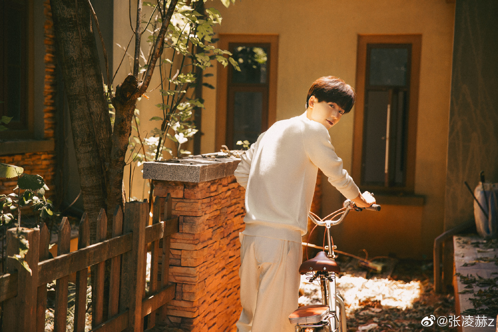 ต้นสังกัด “จางหลิงเฮ่อ” ประณามแฟนคลับคลั่งที่แอบตามจนถึงหน้าบ้าน