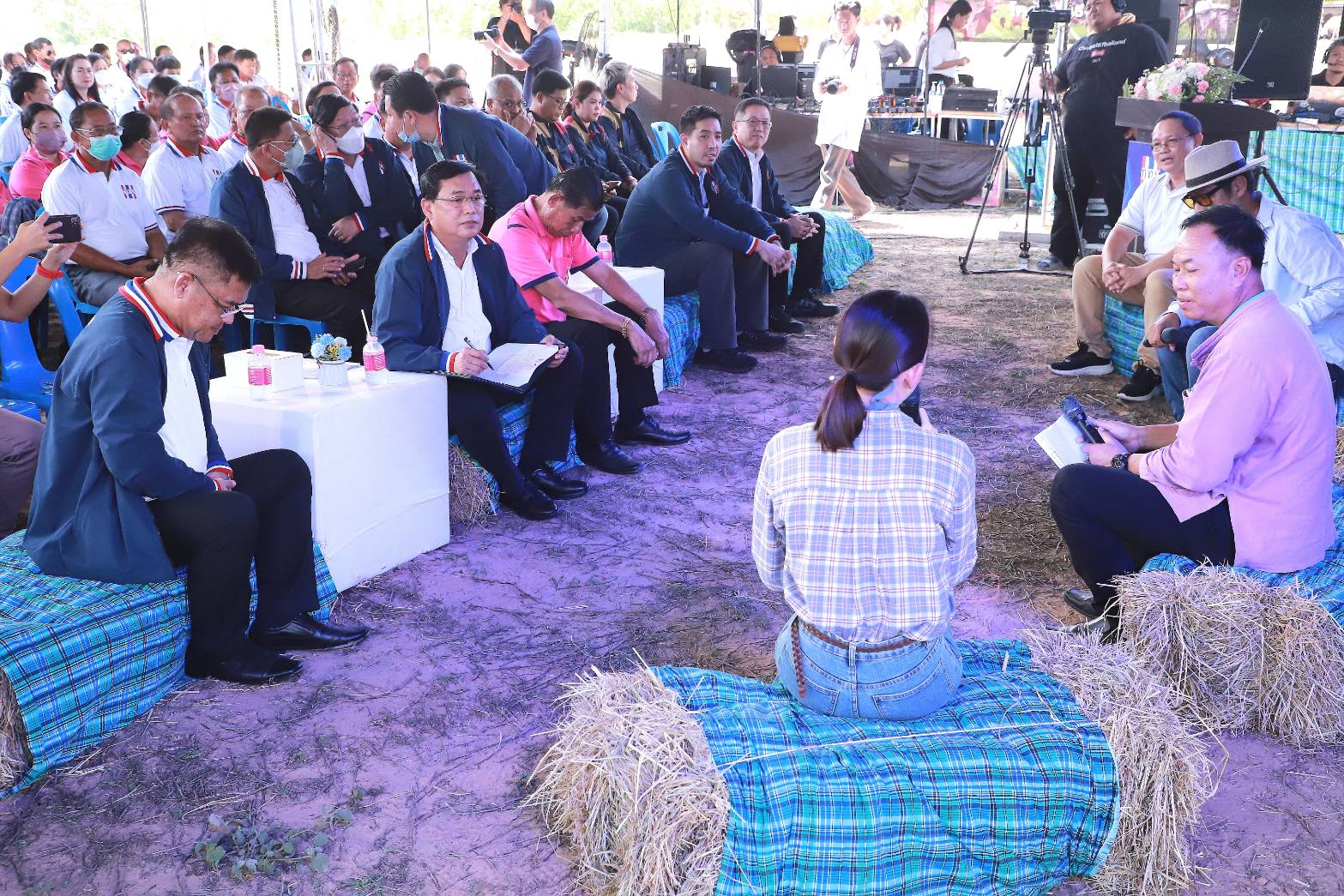 อนุชา ลงพื้นที่ เยี่ยมชม การเพาะพันธุ์โค “ทาจิมะภูพาน” อนุชา ลงพื้นที่ เยี่ยมชม การเพาะพันธุ์โค “ทาจิมะภูพาน”