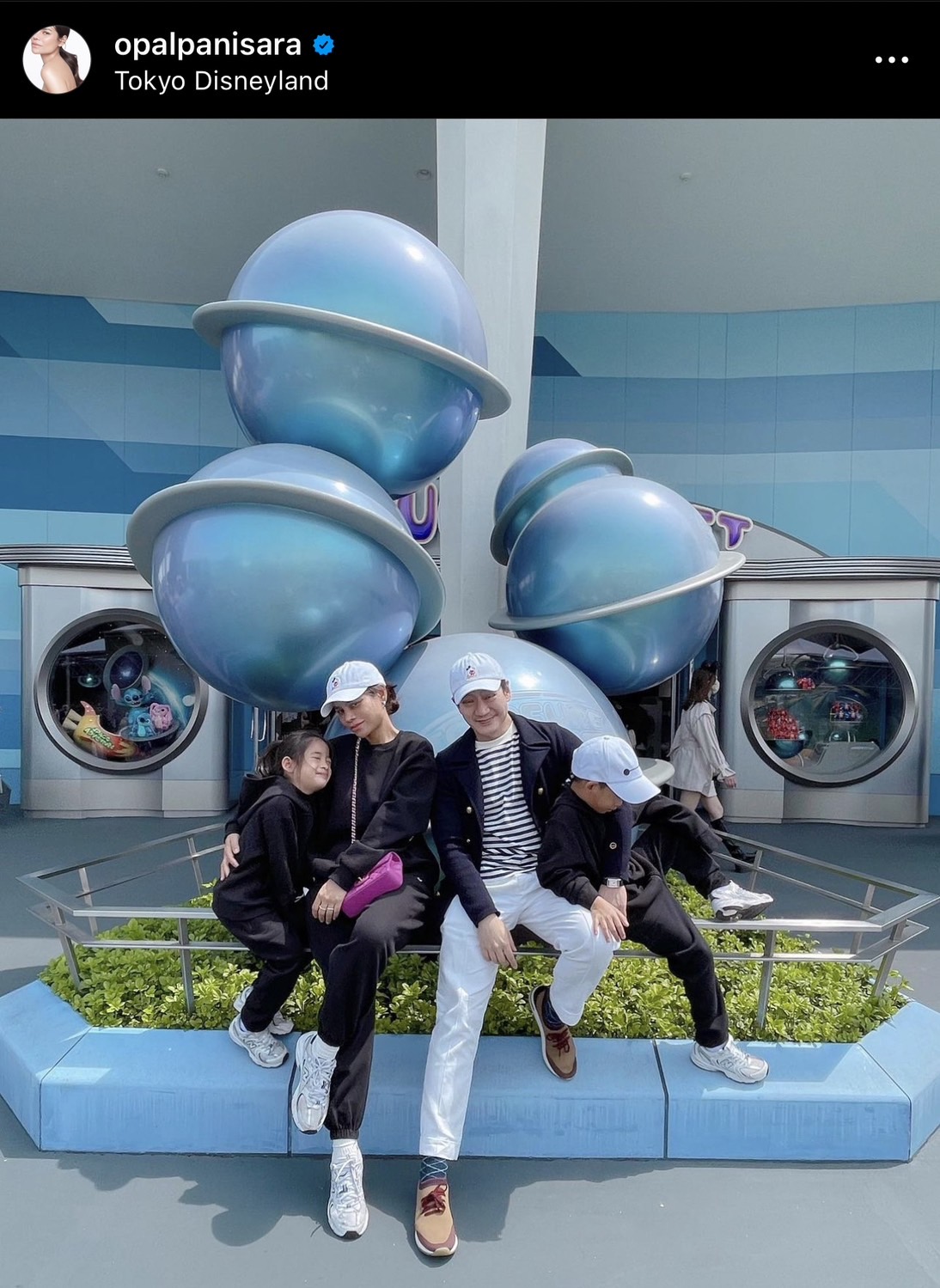 โมเมนต์อบอุ่น โอปอล์-หมอโอ๊ค พา น้องอลิน-อลัน เช็คอินโตเกียวดิสนีย์แลนด์ โมเมนต์อบอุ่น โอปอล์-หมอโอ๊ค พา น้องอลิน-อลัน เช็คอินโตเกียวดิสนีย์แลนด์