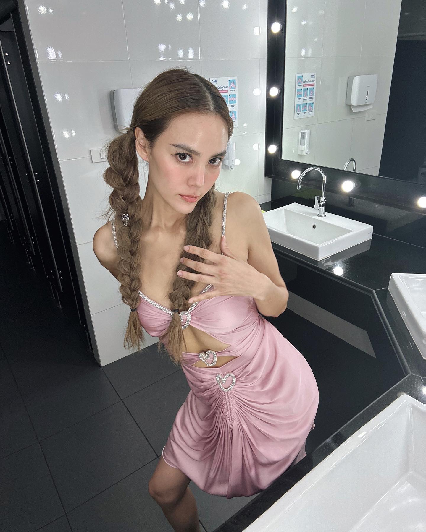 ไฟลุกท่วม เจนี่ อัลภาชน์ อวดความในแซ่บในชุดบราลูกไม้