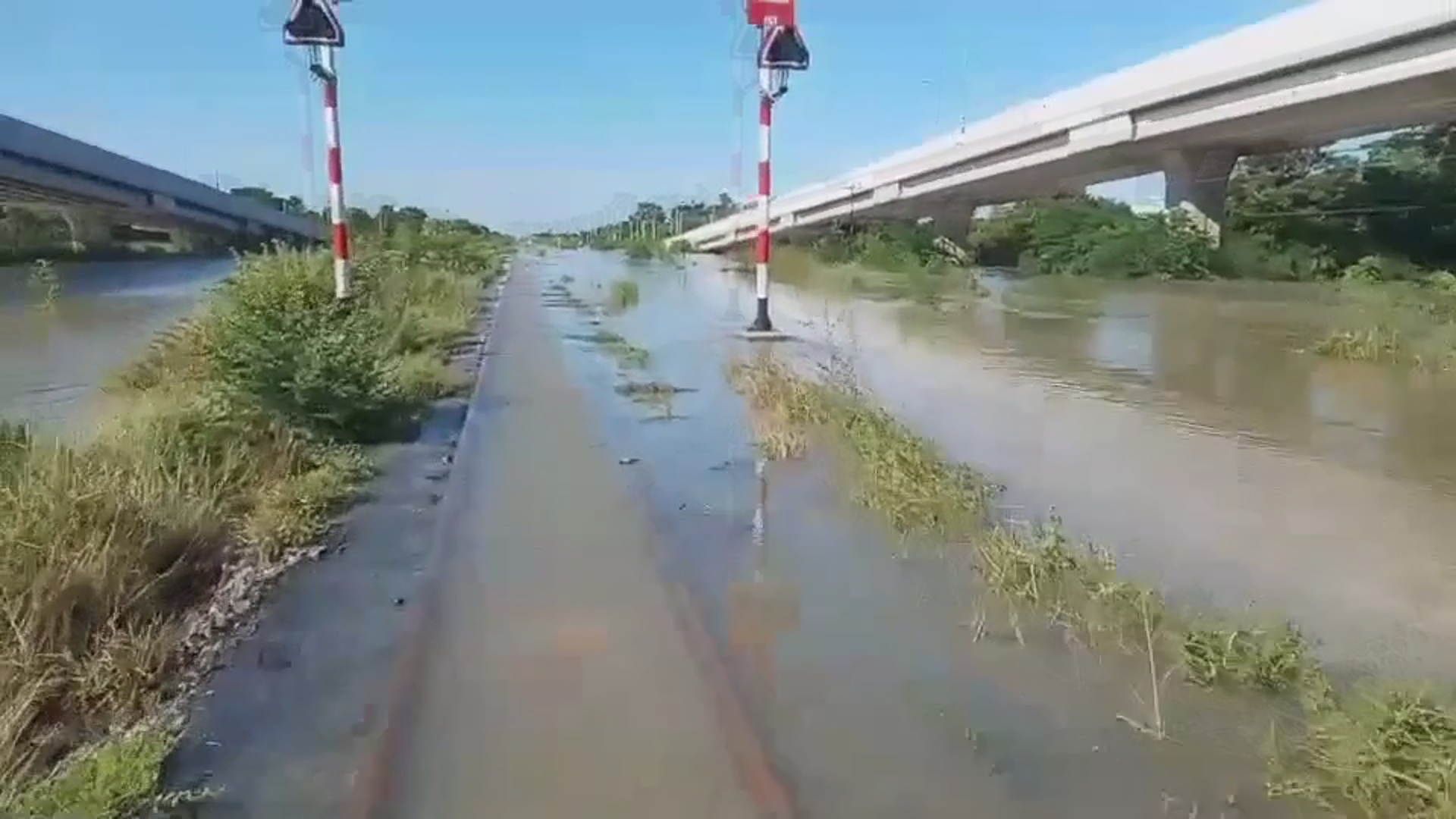 น้ำท่วมทาง รฟท งดเดินรถ กทม ขึ้นอีสาน ต้นทางโคราชยังเปิดปกติ