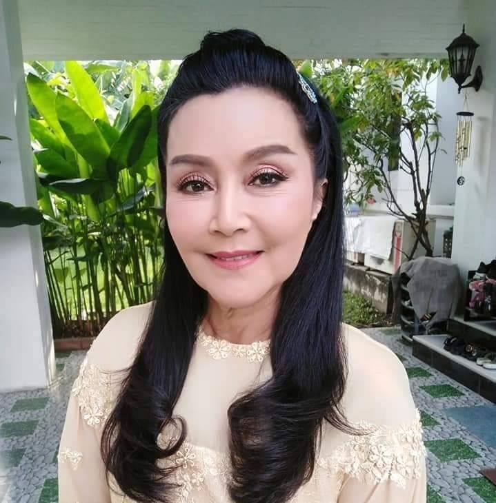 แจงเหตุขับเก๋งฝ่าไม้กั้นทางรถไฟ ไก่ ปริศนา หมอลำชื่อดัง โต้!! ไม่ได้ขับรถเร็ว