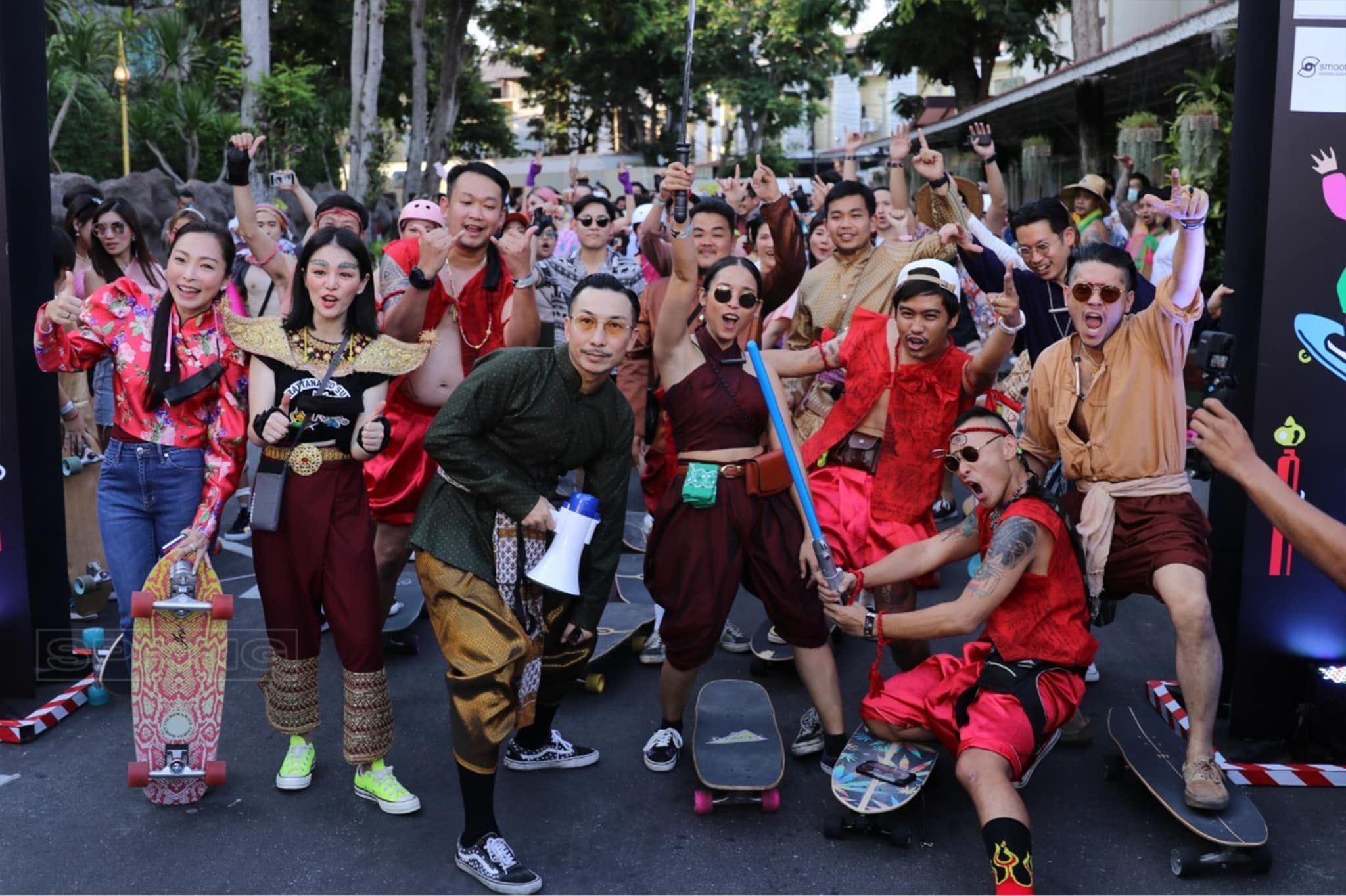 จากใจ 'โจอี้บอย' ดราม่า 'รัตนโกเซิร์ฟ' ไม่ใส่แมสก์ ขอรับผิดแต่เพียงผู้เดียว จากใจ 'โจอี้บอย' ดราม่า 'รัตนโกเซิร์ฟ' ไม่ใส่แมสก์ ขอรับผิดแต่เพียงผู้เดียว