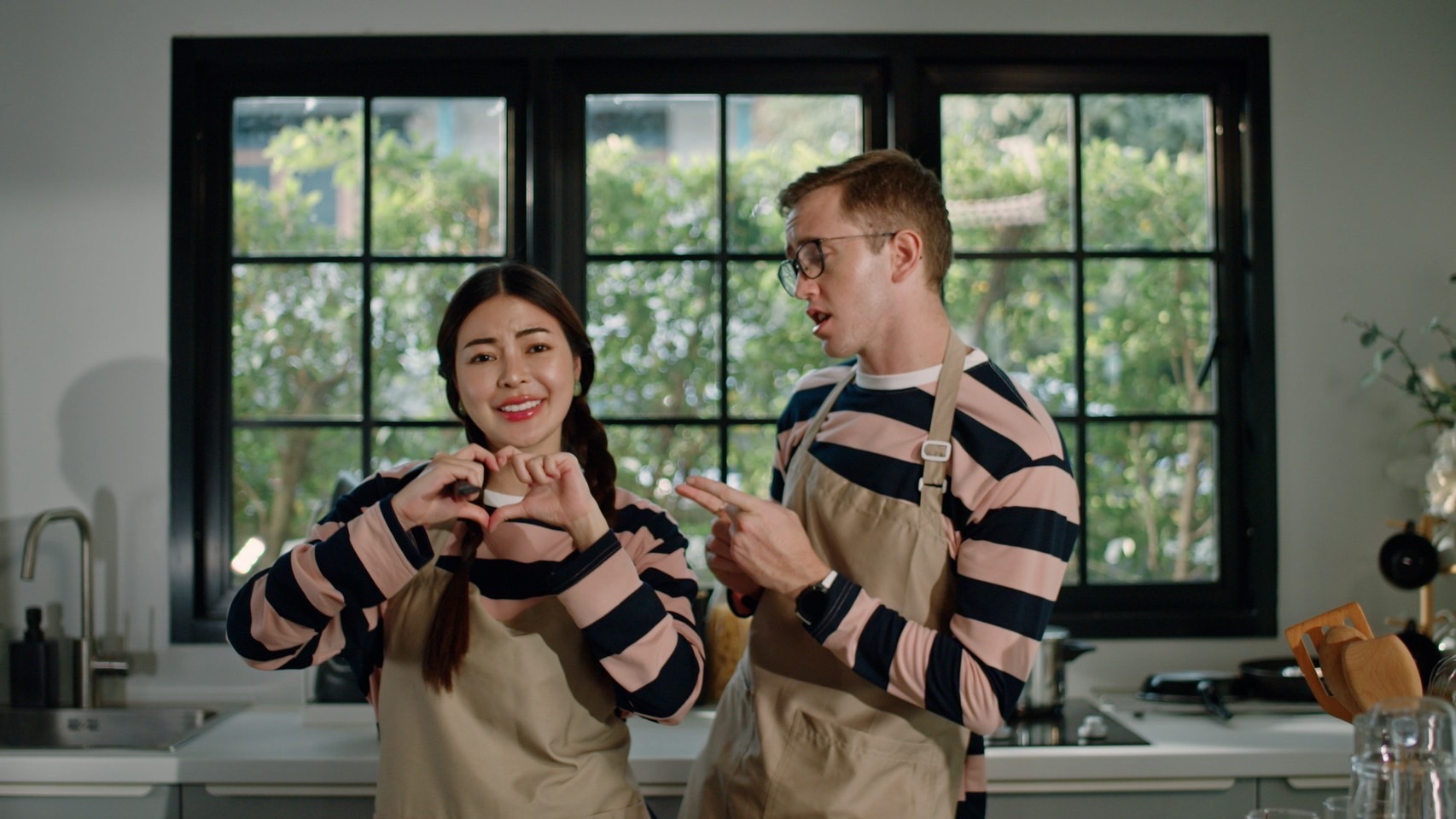 เอวา ปล่อยซิงเกิ้ลเพลงใหม่ ด้านหวานใจ เนท ร่วมแจมร้องแร็ป เอวา ปล่อยซิงเกิ้ลเพลงใหม่ ด้านหวานใจ เนท ร่วมแจมร้องแร็ป