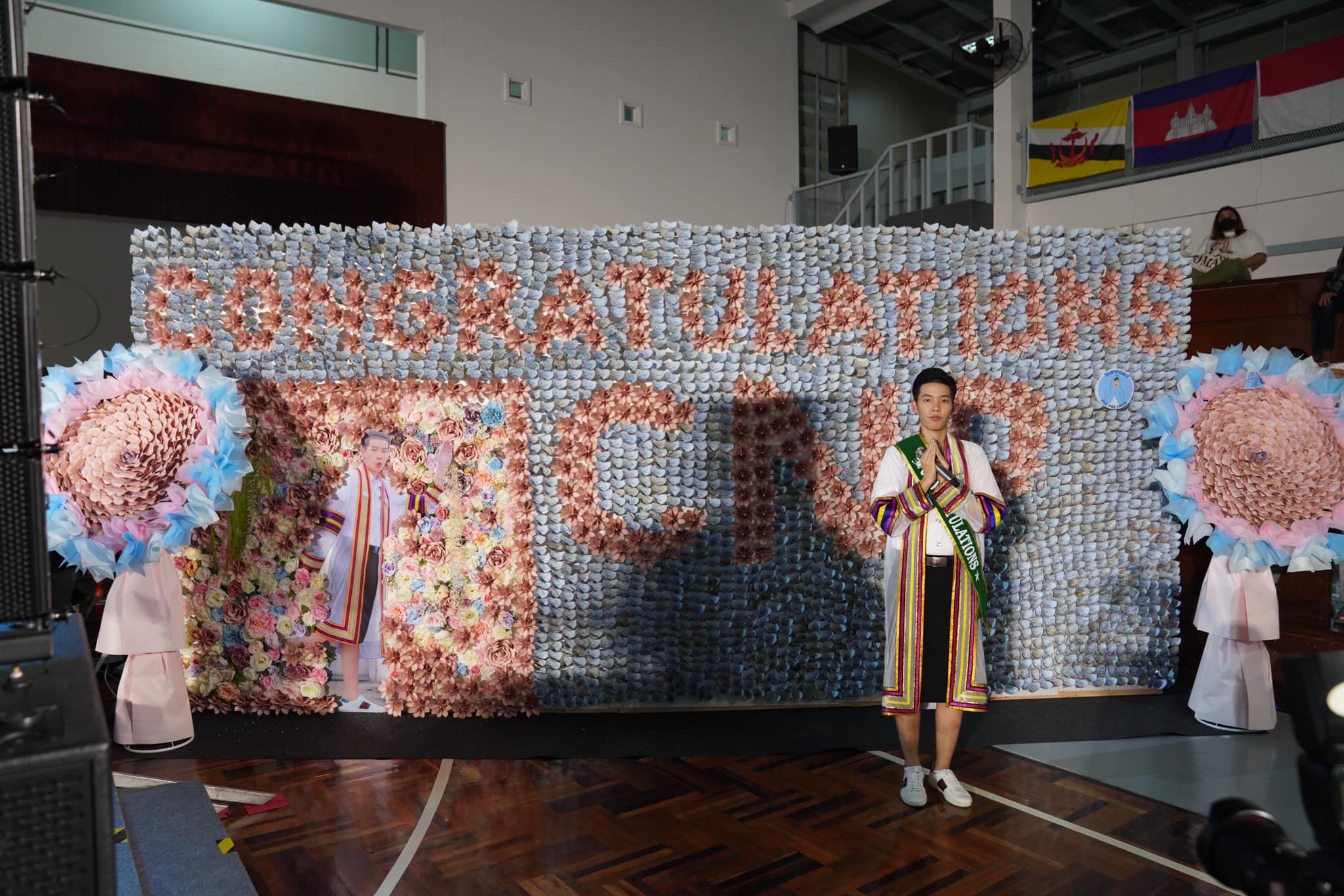 ป๊ายปาย ซ้อมรับปริญญา แฟนคลับเซอร์ไพรส์ชุดใหญ่ ด้าน นุ๊ก ธนดล ร่วมแสดงความยินดี 