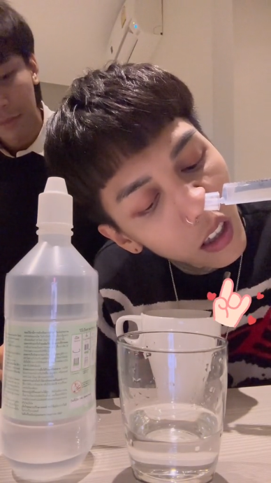 พ่อแม่แห่ชื่นชม Paper Planes สอนแก๊งวัยรุ่นฟันน้ำนมล้างจมูก พ่อแม่แห่ชื่นชม Paper Planes สอนแก๊งวัยรุ่นฟันน้ำนมล้างจมูก