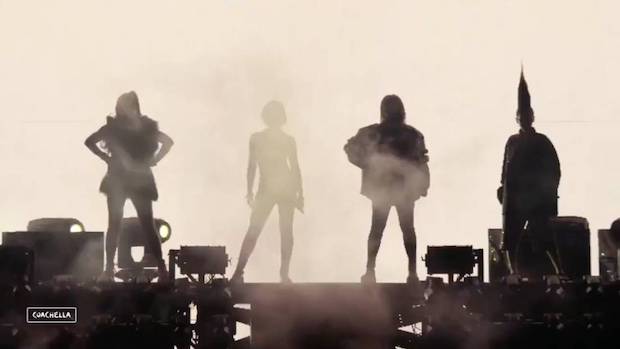 สุดเซอร์ไพรส์!! ‘ซีแอล’ พาวง 2NE1 รียูเนียนบนเวที Coachella (มีคลิป) สุดเซอร์ไพรส์!! ‘ซีแอล’ พาวง 2NE1 รียูเนียนบนเวที Coachella (มีคลิป)