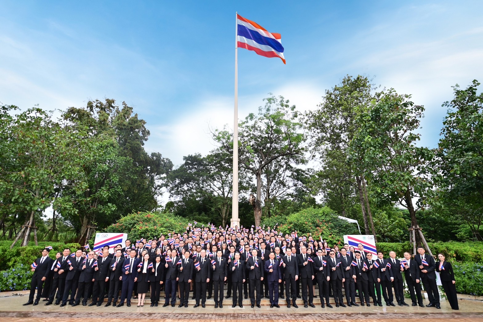 เครือซีพี-บริษัทในเครือฯ จัดพิธีน้อมรำลึกเนื่องในวันพระราชทานธงชาติไทย ครบรอบ 106 ปี