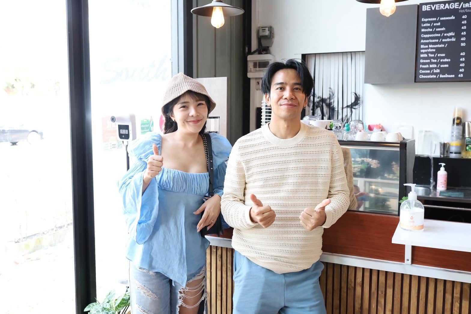 ภรรยาสาว ก้อง ห้วยไร่ โพสต์เตือนแฟนคลับหลังสามีโดนขอถ่ายรูประหว่างเข้าห้องน้ำ ภรรยาสาว ก้อง ห้วยไร่ โพสต์เตือนแฟนคลับหลังสามีโดนขอถ่ายรูประหว่างเข้าห้องน้ำ