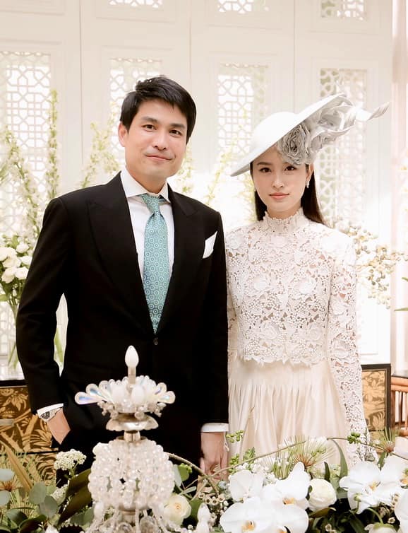 ปอย ตรีชฎา  รับมงกุฎทองคำที่ จากอาม่า โอ๊ค