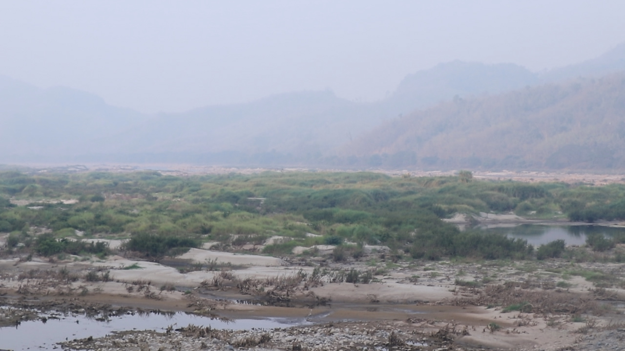 เลยส่อวิกฤตแล้ง! น้ำโขง เชียงคาน-ปากชม แห้งขอด