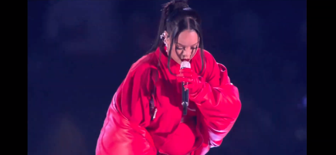 'ริฮานน่า' คัมแบ็ก!! คืนเวทีรอบ7ปี โชว์พักครึ่ง Super Bowl ลุคสีแดงเพลิง 'ริฮานน่า' คัมแบ็ก!! คืนเวทีรอบ7ปี โชว์พักครึ่ง Super Bowl ลุคสีแดงเพลิง