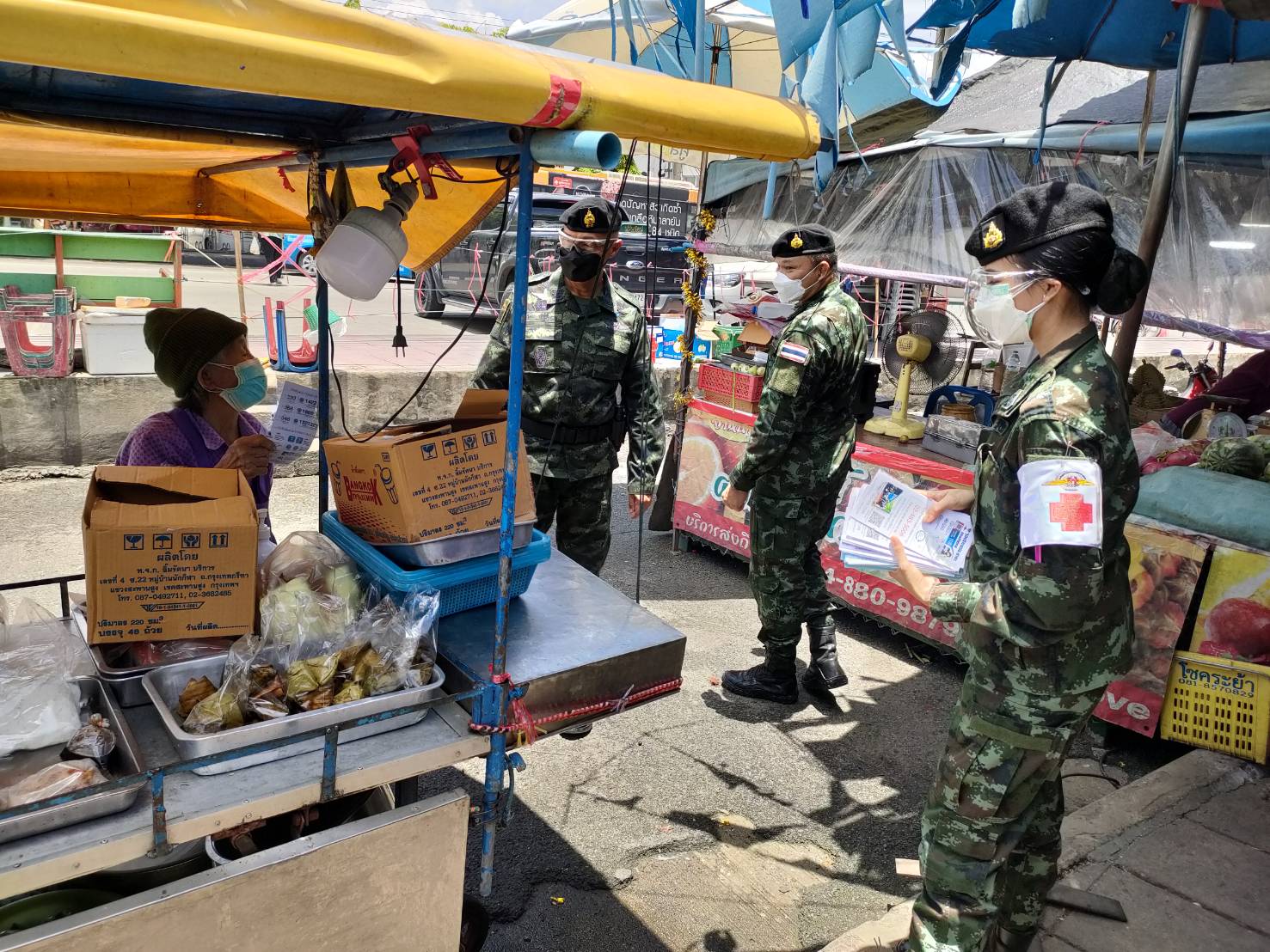 กองทัพไทย ปฎิบัติการเชิงรุกช่วยประชาชน-นำผู้ป่วยโควิดส่ง รพ.