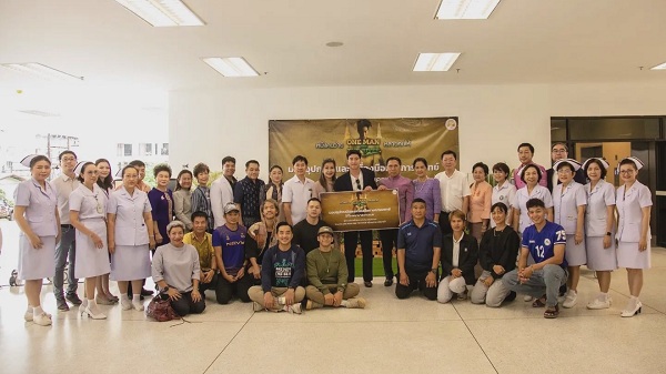 “โตโน่” ส่งมอบอุปกรณ์การแพทย์มูลค่ากว่า 100 ล้านบาท  (มีคลิป)