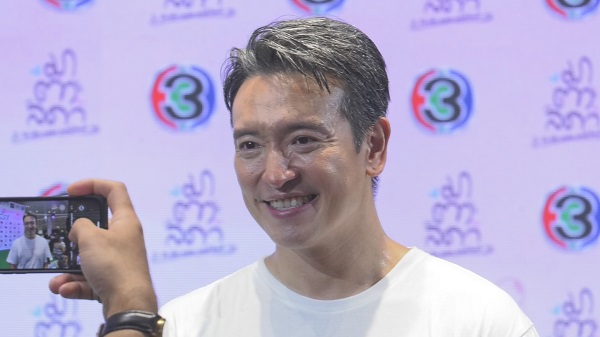 อยากมีเวลาให้ครอบครัว “ชาย ชาตโยดม” เสียน้ำตาเพราะคำพูดลูก   (มีคลิป)