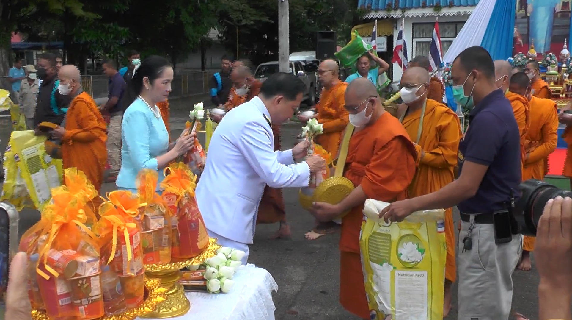 วันแม่แห่งชาติ ทั่วไทยร่วมทำบุญตักบาตร ถวายพระราชกุศล 12 สิงหาคม 2566