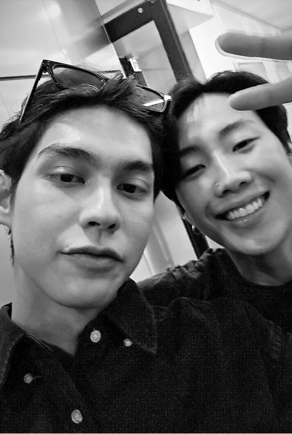 ไบร์ท แฮปปี้ที่ได้ทำผลงานเพลง  เผย ให้รอติดตามหลังมีภาพคู่ เจย์ปาร์ค