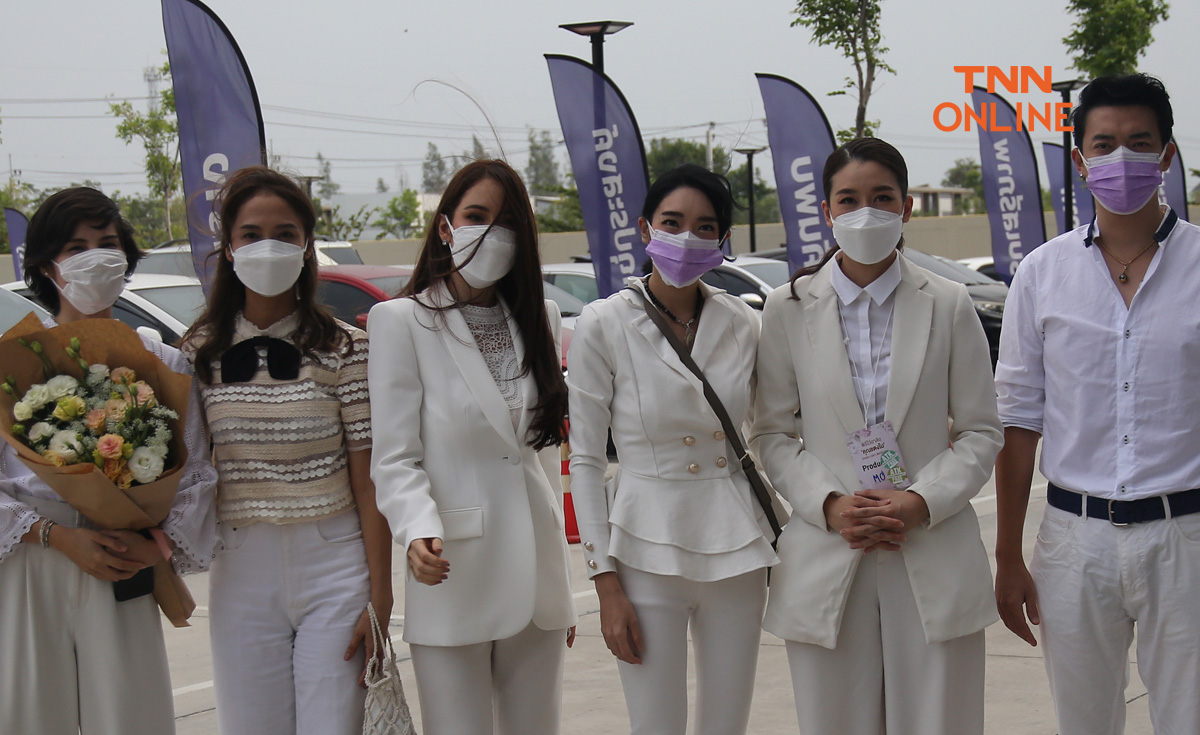 โตโน่ ภาคิน และเพื่อนดาราร่วมพิธีไว้อาลัย แตงโม นิดา วันสุดท้าย โตโน่ ภาคิน และเพื่อนดาราร่วมพิธีไว้อาลัย แตงโม นิดา วันสุดท้าย