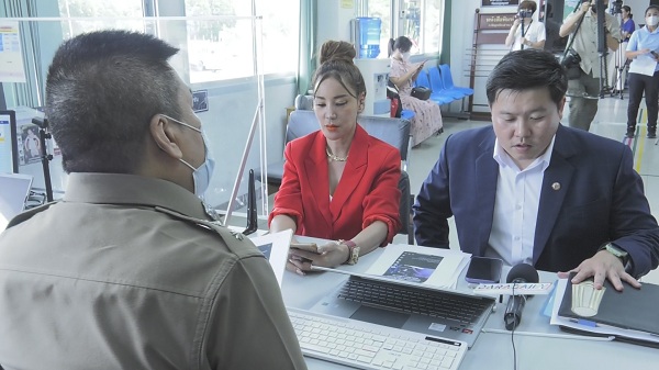 เปิ้ล ไอริณ แจ้งความ อดีตผู้จัดการ และพิธีกรช่องดัง สงสัยร่วมกันลักทรัพย์   (มีคลิป)