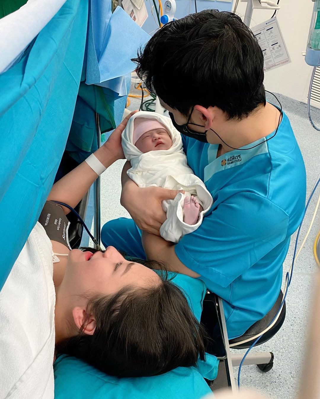 ฟลุค - นาตาลี เผยภาพน่ายินดี ต้อนรับลูกสาว ลืมตาดูโลก ฟลุค - นาตาลี เผยภาพน่ายินดี ต้อนรับลูกสาว ลืมตาดูโลก