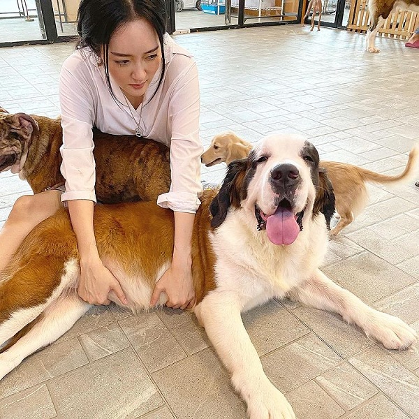 “แก้มบุ๋ม” เผยเปิดคาเฟ่สัตว์ เพราะความรักหมาแมว  (มีคลิป)