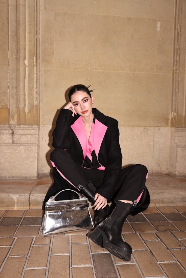 ปารีสลุคเป็นไฟ!! เมื่อ ‘ใหม่ ดาวิกา’ พบโมเดลตัวแม่ ‘คาร่า เดเลวีน’