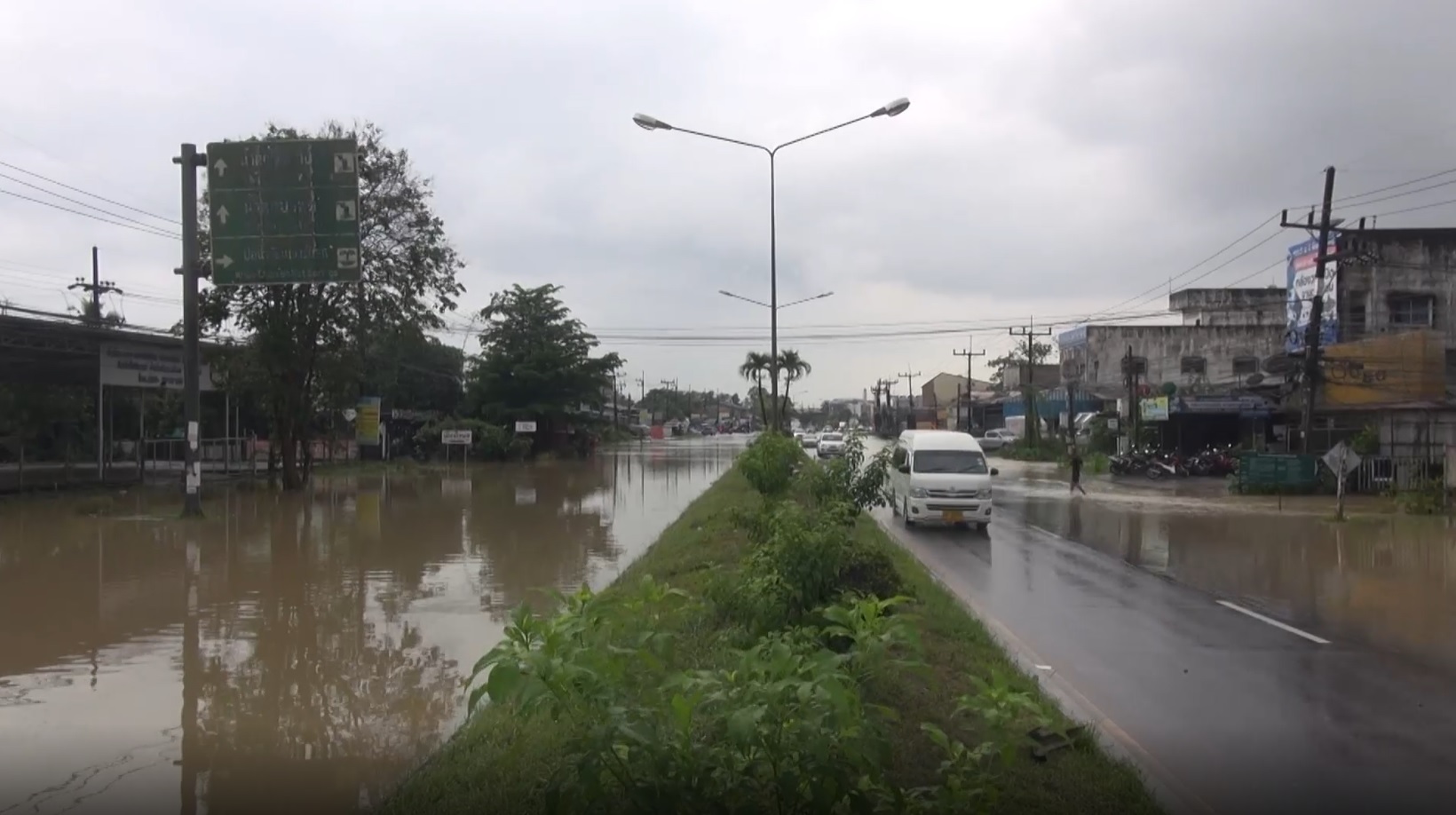 เกาะติดสถานการณ์น้ำท่วมภาคใต้ 7 จังหวัดยังอ่วมโดนกระทบหนัก เกาะติดสถานการณ์น้ำท่วมภาคใต้ 7 จังหวัดยังอ่วมโดนกระทบหนัก