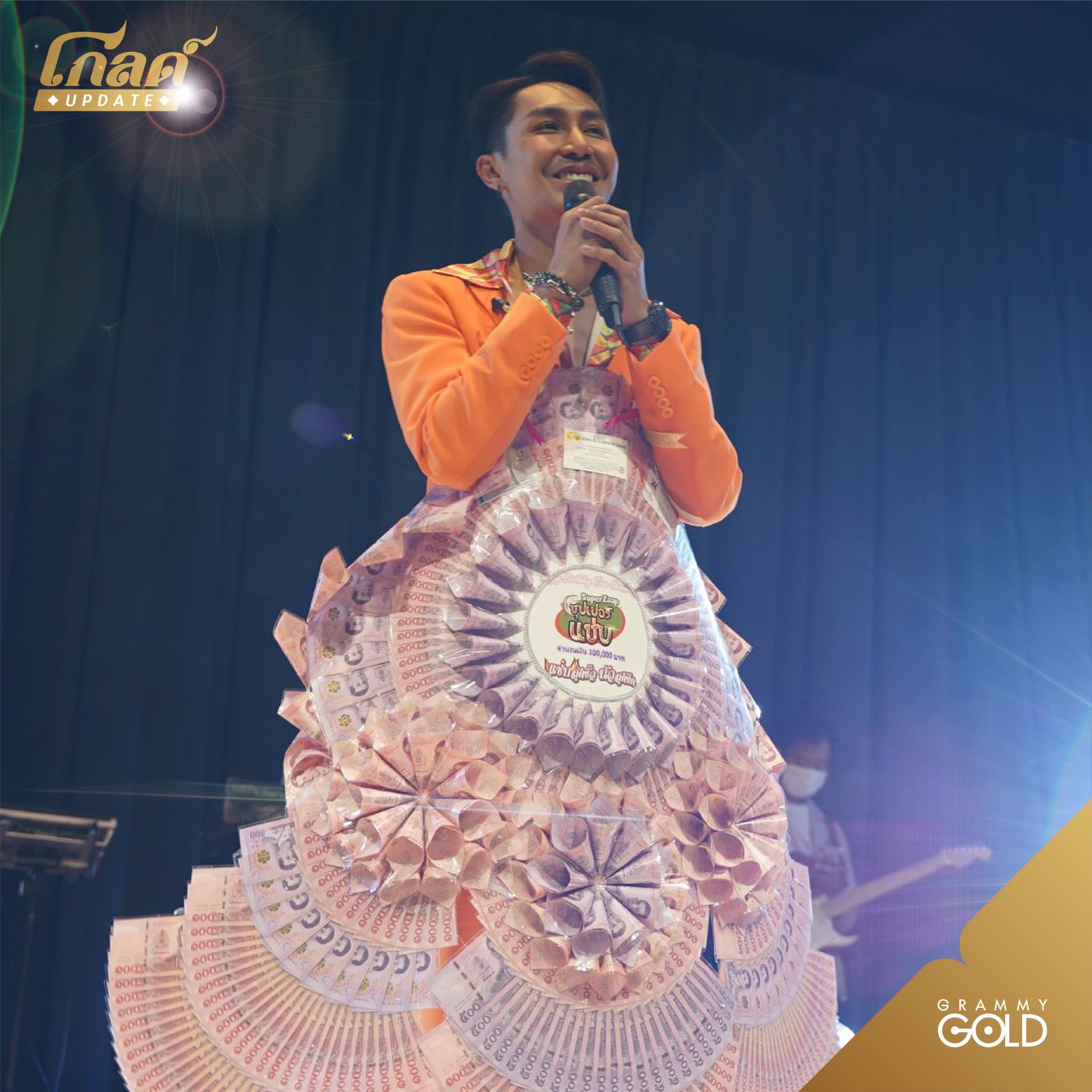 ตรี ชัยณรงค์ ปลื้มแฟนๆมอบพวงมาลัย HBD หลักล้าน (มีคลิป)