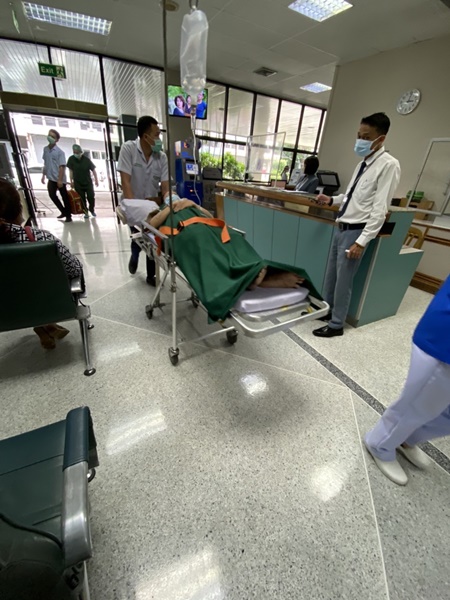 หมอลำชื่อดัง บัวผัน ทังโส มือเท้าชา หวั่นเส้นเลือดในสมองตีบ หมอลำชื่อดัง บัวผัน ทังโส มือเท้าชา หวั่นเส้นเลือดในสมองตีบ