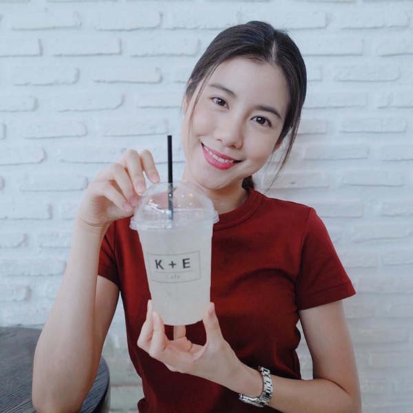 เอสเธอร์ แบกต่อไม่ไหว!! ขอประกาศปิดร้านคาเฟ่ไม่มีกำหนด เอสเธอร์ แบกต่อไม่ไหว!! ขอประกาศปิดร้านคาเฟ่ไม่มีกำหนด