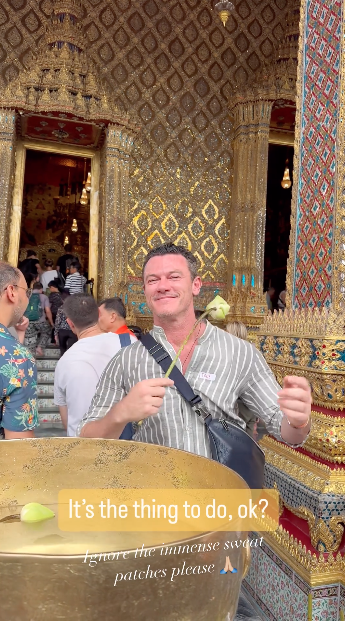 พระเอกกล้ามโตเยือนไทย!! ‘ลุค อีแวนส์’ โพสต์ช็อตชิลในสระ-หัดทำอาหารไทย 
