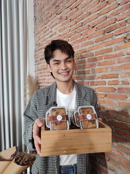 “แบงค์ ศรราม” ปรับตัวเล่นลิเกออนไลน์ เผยโควิด-19 ทำสูญเสียรายได้กว่า 10 ล้านบาท