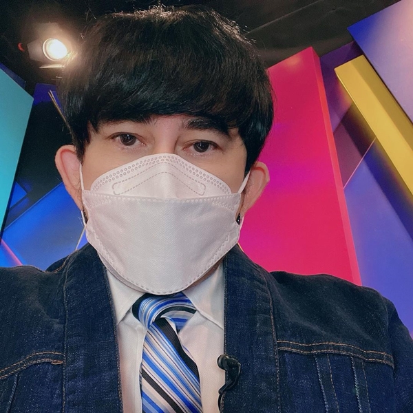 พชร์ อานนท์ โพสต์เตือนพวกชอบด่า หลังประกาศลาออกพิธีกร พชร์ อานนท์ โพสต์เตือนพวกชอบด่า หลังประกาศลาออกพิธีกร