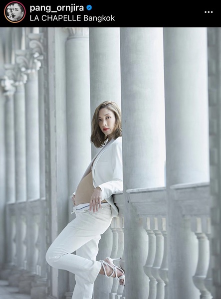 แป้ง อรจิรา อุ้มท้องถ่ายแบบ แฟชั่นว่าที่คุณแม่... แป้ง อรจิรา อุ้มท้องถ่ายแบบ แฟชั่นว่าที่คุณแม่...