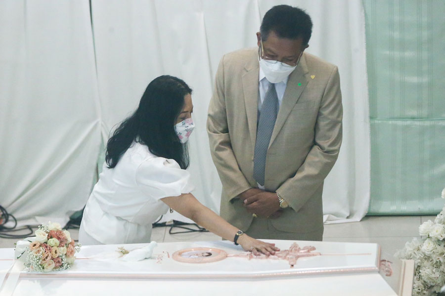 ชมสดที่นี่! พิธีฌาปนกิจ แตงโม นิดา ที่คริสตจักรเมธอดิสท์