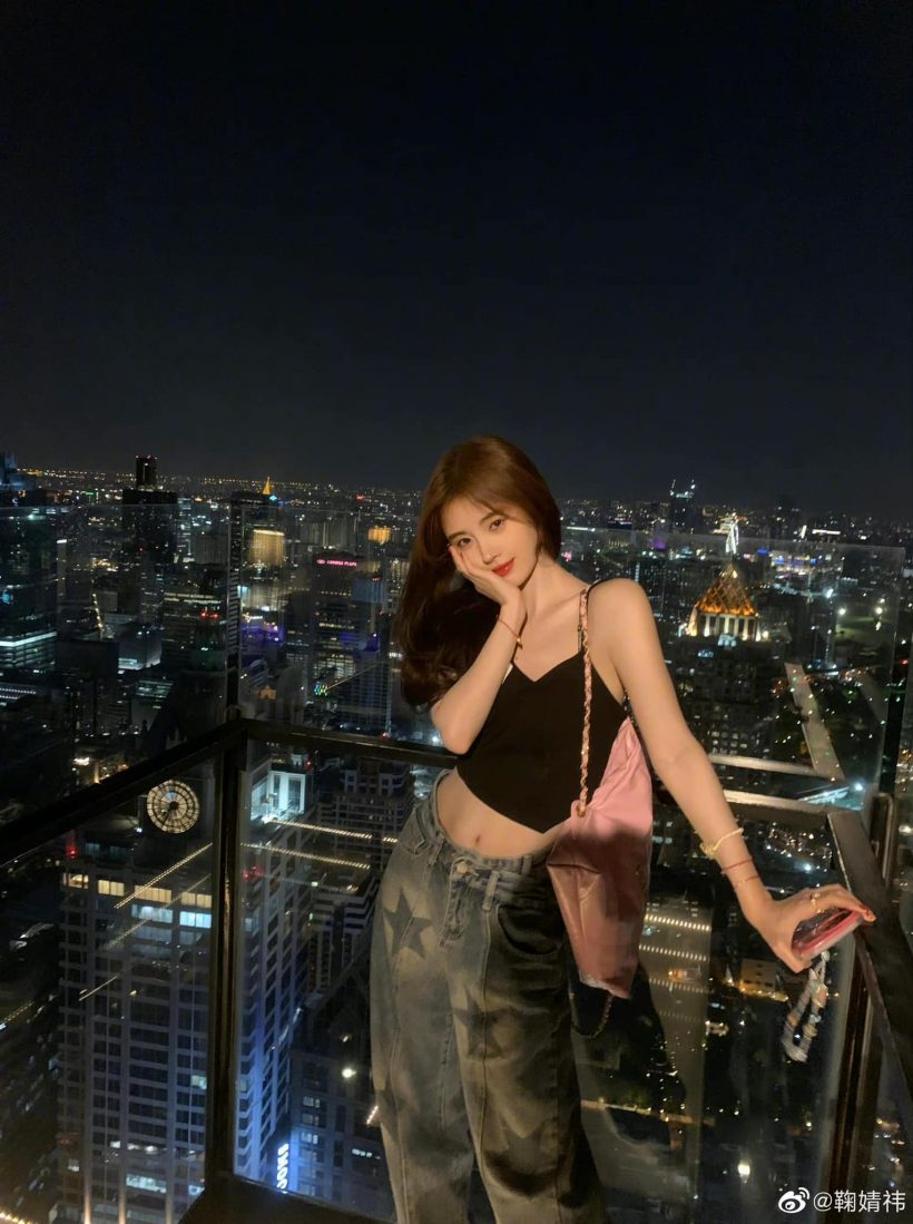 หนุ่มไทยใจละลาย!! ‘จวีจิ้งอี’ นางเอกจีน ‘ตำนานรักนางพญางูขาว’ ลัดฟ้าเที่ยวไทย
