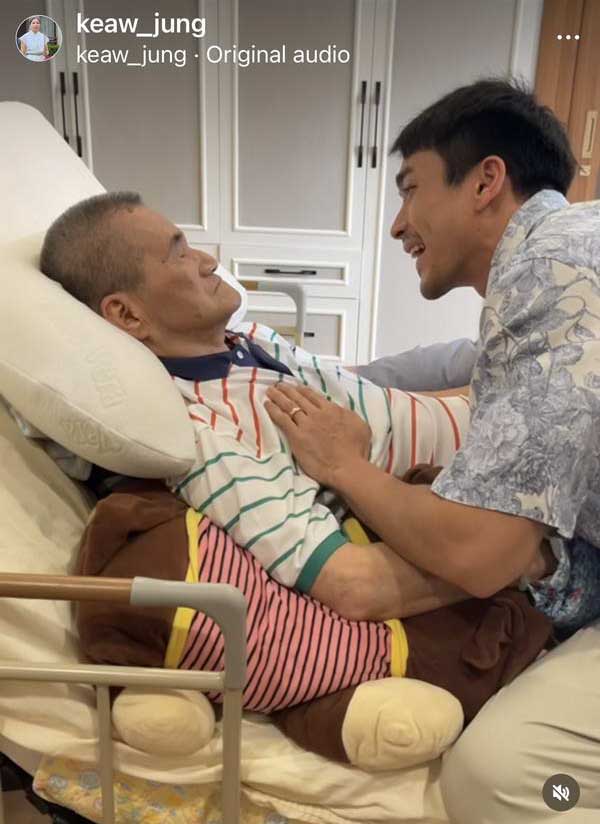 แห่ชื่นชมพระเอกซุปตาร์ ณเดชน์ คูกิมิยะ ดูแลคุณพ่อไม่เคยบกพร่อง แห่ชื่นชมพระเอกซุปตาร์ ณเดชน์ คูกิมิยะ ดูแลคุณพ่อไม่เคยบกพร่อง