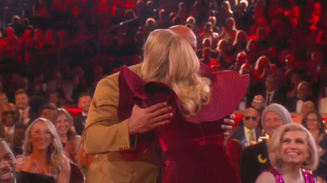 กลายเป็นไวรัล!! ภาพ 'อะเดล' สมหวังเจอ 'เดอะร็อค' ตัวจริง ที่งานประกาศรางวัลแกรมมี่